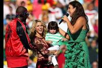 ابن شاكيرا سيتكلم 7 لغات!