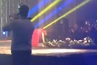 بالفيديو شذى حسون تقع على المسرح