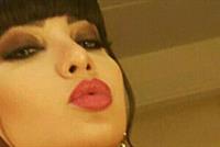 بالصور: قمر تنشر صوراً جميلة لها ومثيرة