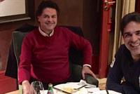 بالصورة.. عشاء الدخان الأبيض بين راغب علامة ومازن حايك