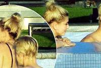  قبلة حميمة تجمع جاستين بيبر وعارضة الأزياء هيلي بالدوين