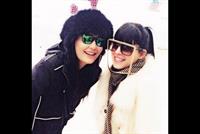 سيرين عبد النور على الثلج مع صديقتها المقربة