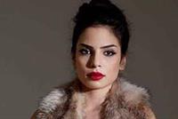 ريتا حايك عارية في إعلان مسرحيتها!