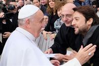  بالصور: شارل صوايا وشادي حداد ينالان مباركة البابا فرنسيس... من أجلكم 