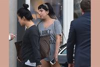 ليدي غاغا تتجول في الشارع شبه عارية..بالصور