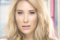 سابين اختصرت طريق التمثيل الدرامي في “طلقني” والكليب لامس كل ثنائي موجوع