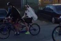 بالفيديو: هكذا احتفل لبنانيّان بعيد زواجهما