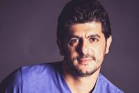 بالصورة.. إصابة خطرة لطوني عيسى بعد سقوطه عن الحصان 