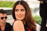 سلمى حايك تخالف القوانين.. فهل تحاسَب؟