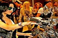 هيفا وهبي تقود دراجة 