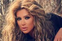 بالصورة - مايا دياب على اليخت بالمايوه 