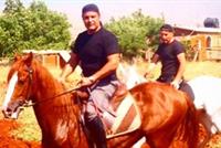 بالصورة: عاصي الحلاني وأجمل مشوار على الخيل 