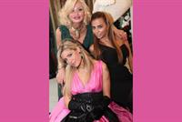 عرفوا إلى والدة وشقيقة جويل حاتم