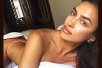 بالصورة ايرينا شايك عارية في السرير