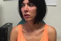  بالصور - تعرت أمام برج ايفل!