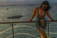  هيفا وهبي تبهر محبيها بصور جديدة على البحر 