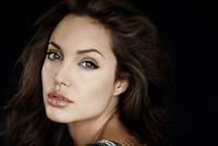  صور نادرة لأنجلينا جولي عارية في سن ال20 تُعرض للبيع