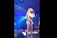 بالفيديو: مايا دياب تغني بملابس مثيرة