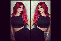  مي حريري بالشعر الأحمر 