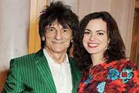  عضو فرقة “رولينغ ستونز” ينتظر توأماً وهو على مشارف السبعين 