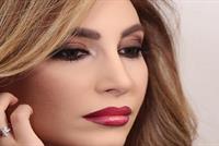 يارا مازحت طارق... فسرقها!