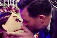 بالصورة: قبلة حميمية من ماجد المصري لِـ...؟ 