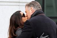  قبلات تجمع بين سلمى حايك وألك بالدوين 