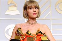  تايلور سويفت فاقدة للأناقة في حفل الغرامي 