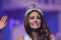 تجريد ملكة جمال الكون من اللقب.. تصريحٌ لها صَدَم الجميع! 