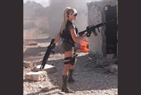  بالصورة: ميريام كلينك تحمل البندقية لتحارب!