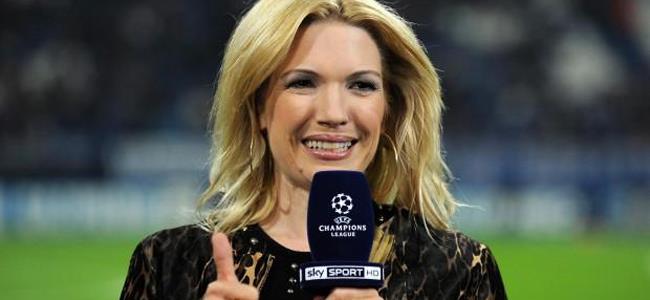 للمرة الثانية.. كرة طائشة تصيب المقدمة جيسيكا كاستروب