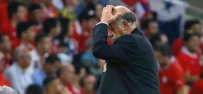 بالفيديو.. صدمة الخسارة تدفع ديل بوسكي إلى حافلة تشيلي