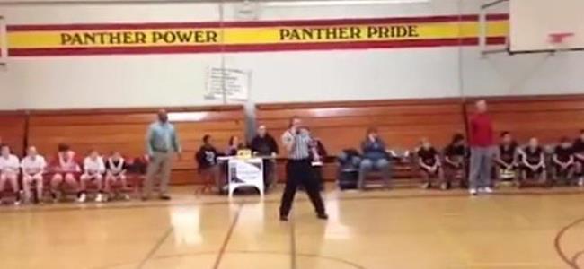  حكم كرة سلة يتحدث بهاتفه النقال أثناء المباراة!