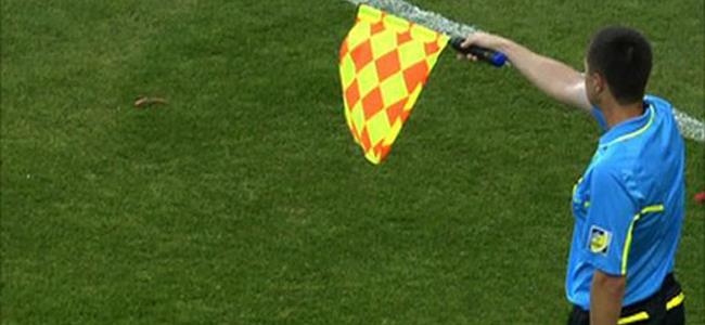 بالفيديو.. أغرب حالة تسلل في عالم كرة القدم