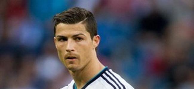  كريستيانو رونالدو يهتم بمظهره ولا يكترث لفقدان ريال مدريد الصدارة 