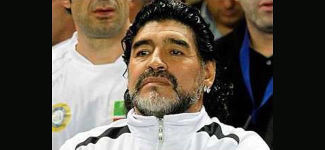  «مارادونا»: «أسعى لرئاسة فيفا لمكافحة المافيا الموجودة داخله»