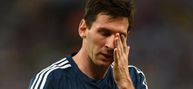 بصق على ميسي فردّ عليه بـ... لكمة