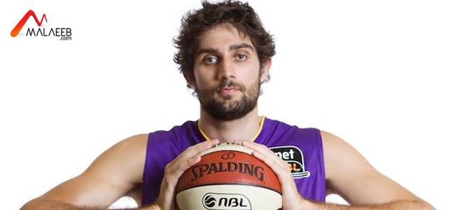 عقد جوليان خزوع في لبنان خيالي