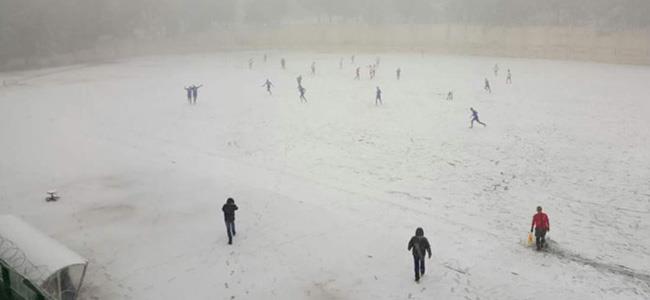 بالصورة: ملعب كرة لبناني من “الثلج” 