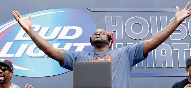 ليكرز يكرم العملاق أنيل بتمثال