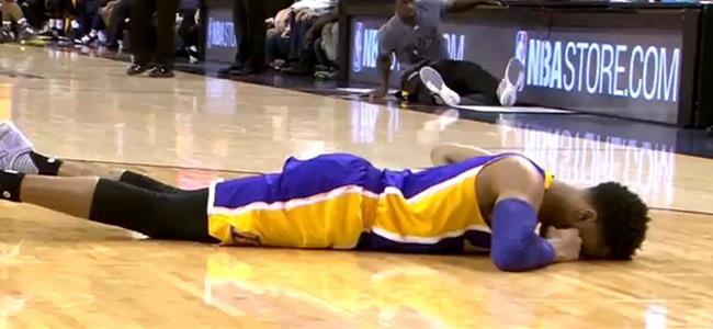  بالفيديو - تمريرة خاطئة من ليبرون جيمس ... فماذا حصل ؟ 