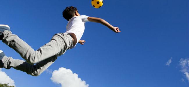 تحذير.. ضربة الكرة بالرأس قد تكون قاتلة