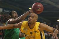 طرح اعتماد ثلاثة لاعبين أجانب يتفاعل