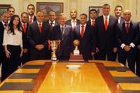 فريق مصرف لبنان لكرة السلة يكرم الحاكم سلامة
