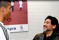 مارادونا: رونالدو وصل الى مستوى ميسي في عام 2014 فقط