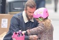 بالصور: ديفيد بيكهام وابنته الجميلة يلفتان الانظار في لندن