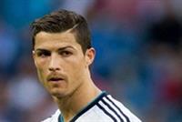  كريستيانو رونالدو يهتم بمظهره ولا يكترث لفقدان ريال مدريد الصدارة 