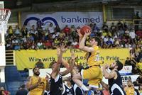 الرياضي يفوز على بيبلوس ويقترب من 