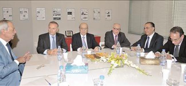 السفير تحاور القطاعات الاقتصادية والنقابات