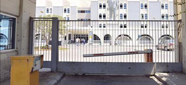  الاعتصام يستمر بعد تفاقم أزمة الثقة